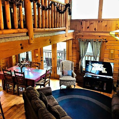 Bear Pleasures Cabin Gatlinburg Exterior photo