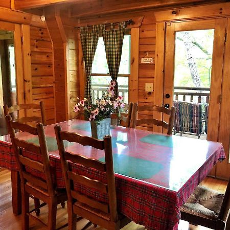 Bear Pleasures Cabin Gatlinburg Exterior photo