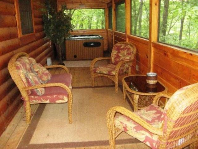 Bear Pleasures Cabin Gatlinburg Exterior photo