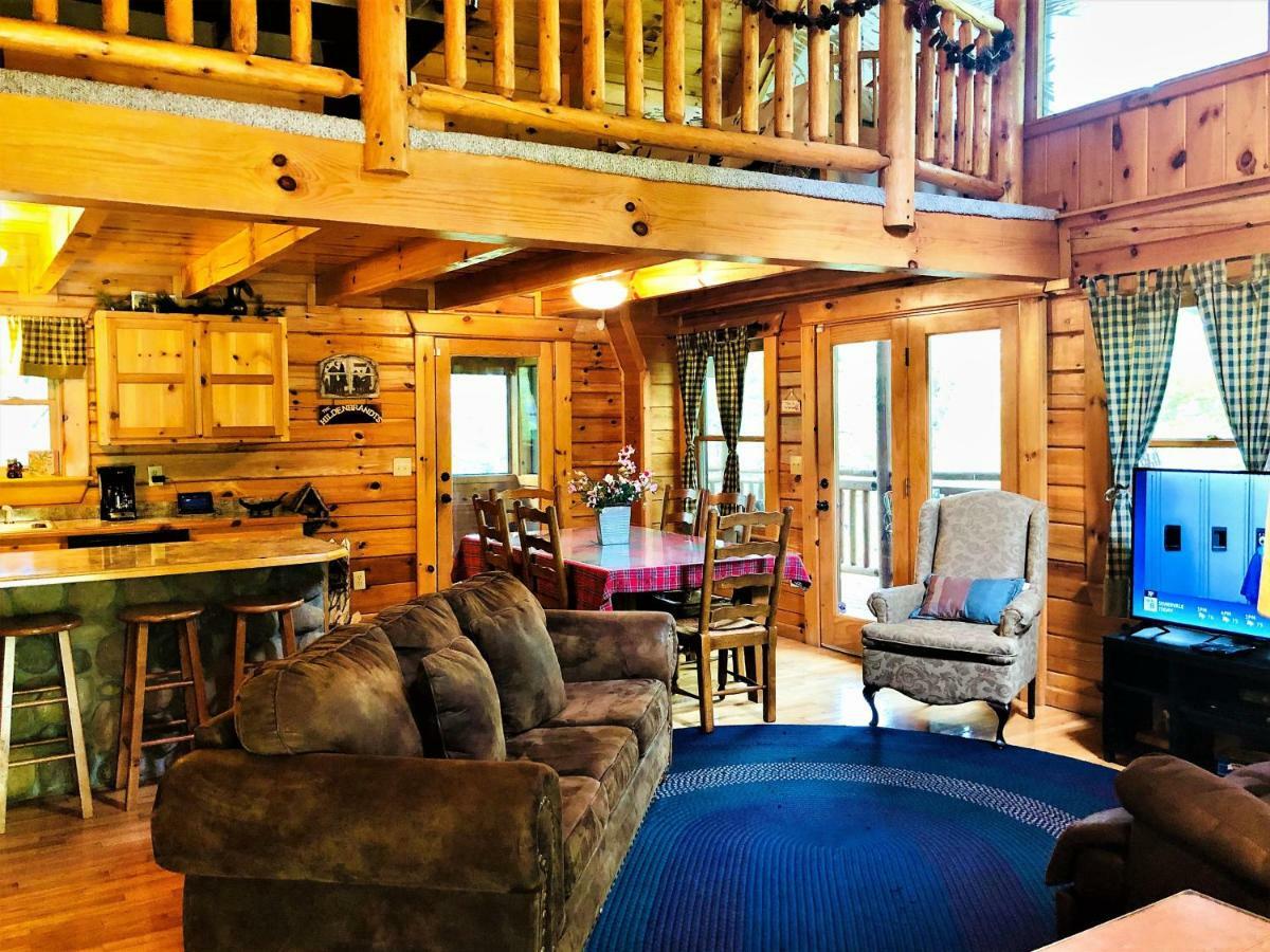 Bear Pleasures Cabin Gatlinburg Exterior photo